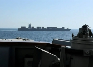 6 घंटे की चेतावनी के बाद एक्शन! अमेरिकी नेवी ने ईरानी जहाज TOUSKA को किया जब्त, बढ़ा ग्लोबल टेंशन अमेरिकी नौसेना ने ईरानी झंडे वाले कार्गो जहाज 'TOUSKA' को बीच समंदर में रोककर अपने कब्जे में ले लिया। Photo Credit: Reuters's facebook post