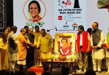 मनोरंजन नहीं, ‘साधना’ है संगीत: डॉ. दर्डा, ‘लोकमत सुर ज्योत्सना नेशनल म्यूजिक अवॉर्ड 2026’ में सजी सुरों की महफिल दीप प्रज्वलित करते लोकमत मीडिया समूह के चेयरमैन डॉ. विजय दर्डा। | Image Source: Naveen Bansal