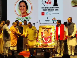 मनोरंजन नहीं, ‘साधना’ है संगीत: डॉ. विजय दर्डा, ‘Lokmat Sur Jyotsna Awards 2026’ में सजी सुरों की महफिल दीप प्रज्वलित करते लोकमत मीडिया समूह के चेयरमैन डॉ. विजय दर्डा। | Image Source: Naveen Bansal