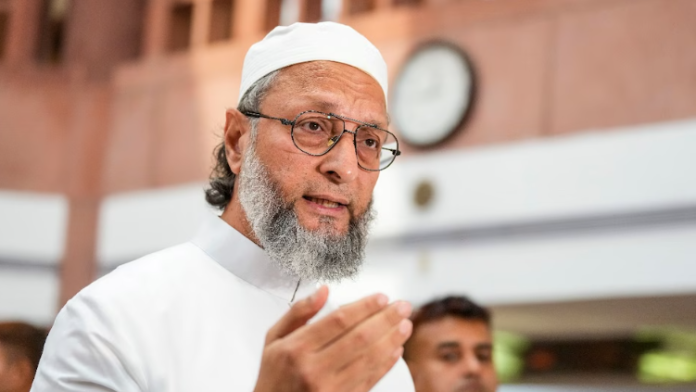 हज किराया बढ़ाने पर भड़के AIMIM प्रमुख Asaduddin Owaisi. | Image Source: AajTak