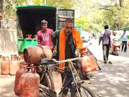 गैस सिलेंडर पर राहत: संकट के बीच सरकार के 2 बड़े फैसलों से आम जनता को सहारा वैश्विक संकट के बीच भारत ने एलपीजी सप्लाई को लेकर बड़ा फैसला लिया है।