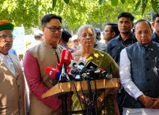 PM पर टिप्पणी से मचा सियासी बवाल: BJP का प्रतिनिधिमंडल EC पहुंचा, कार्रवाई की मांग BJP का प्रतिनिधिमंडल EC पहुंचा... | Photo Credit: Naveen Bansal