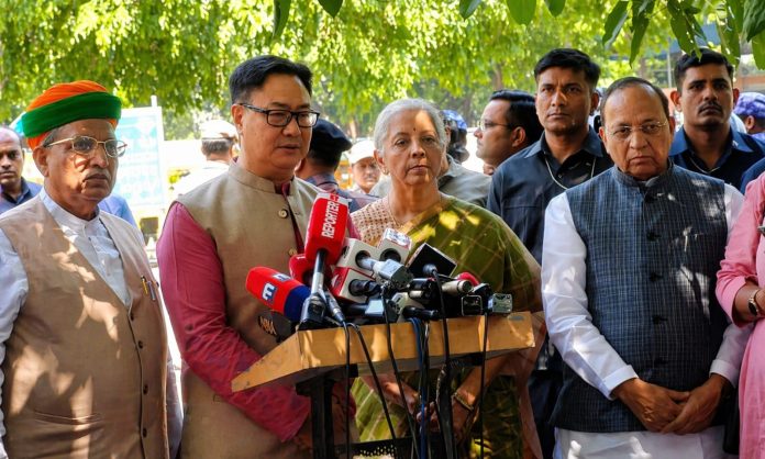 BJP का प्रतिनिधिमंडल EC पहुंचा... | Photo Credit: Naveen Bansal