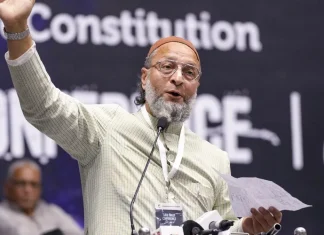 बंगाल में ओवैसी की एंट्री से सियासी हलचल, ‘वोटिंग मशीन’ बयान पर बढ़ा विवाद असदुद्दीन ओवैसी | Image Source : PTI (फाइल फोटो)