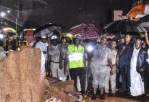 Bengaluru में बारिश का कहर: 7 की मौत Wall Collapse: घटनास्थल का मौका मुआयना करते कर्नाटक के मुख्यमंत्री सिद्धरमैया। तस्वीर: ANI