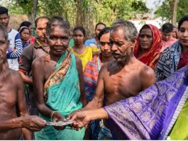 कब्र से बैंक तक का सफर: पैसे मिले पर हारी इंसानियत… सुलझ गई कागजी गुत्थी, पर सुलगते रह गए सवाल: आखिर गरीब की बेबसी का अंत कब? Photo Credit : NDTV