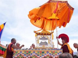 Ladakh में बुद्ध पूर्णिमा उत्सव; ऐतिहासिक पल का गवाह बनेंगे Amit Shah Buddha Purnima पर लद्दाख में आस्था का सैलाब: भारत में पहली बार प्रदर्शनी के लिए पवित्र बुद्ध अवशेष लद्दाख पहुंचे, श्रद्धालु भव्य स्वागत की तैयारी में जुटे ...Photo Credit :DDNews