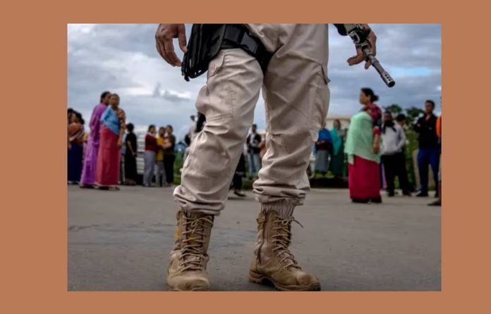 बारूद के ढेर पर मणिपुर: मणिपुर में बीते दिन हुई ताजा हिंसा में तीन लोगों की मौत हो गई… Photo Credit: PTI/File