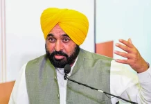 AAP को बड़ा झटका: 7 सांसद BJP में, अब राष्ट्रपति से मिलेंगे भगवंत मान Punjab Chief Minister Bhagwant Mann. | Image Source: नवजीवन