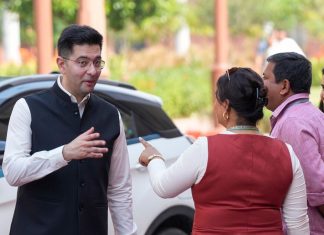 AAP में दरार! ‘आम आदमी’ की आवाज उठाने वाले राघव चड्ढा पर एक्शन क्यों? Raghav Chaddha. (फोटो PTI)