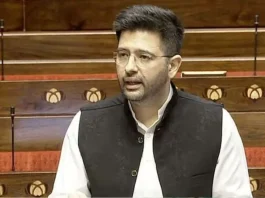 राघव चड्ढा पर AAP का बड़ा एक्शन, राज्यसभा में पद भी गया और बोलने पर भी रोक Aam Aadmi Party ने राघव चड्ढा को राज्यसभा में उपनेता के पद से हटाया। (Image- Social Media)