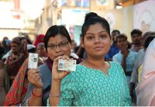 रिकॉर्ड तोड़ वोटिंग ने पुराने कीर्तिमान को किया ध्वस्त: अब 4 May का इंतजार रिकॉर्ड तोड़ वोटिंग और तनाव: बंगाल-तमिलनाडु चुनाव में जनता का महासंकल्प, 4 मई पर टिकी निगाहें...