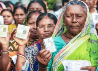 सत्ता का Final Round: बंगाल की 142 सीटों पर मतदान शुरू, भवानीपुर में Mamta और Shubhendu के बीच कांटे की टक्कर! लोकतंत्र का महापर्व: पीएम मोदी ने की रिकॉर्ड वोटिंग की अपील, क्या बंगाल तोड़ेगा अपना ही पुराना रिकॉर्ड? Photo Source : AIR/ File