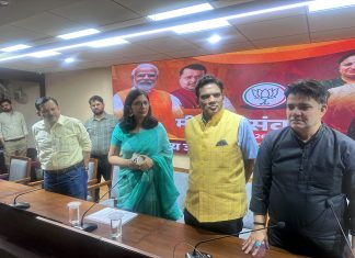 Swati Maliwal का ‘आप’ पर प्रहार: ‘Kejriwal ही असली गद्दार’ राज्यसभा सांसद स्वाति मालीवाल गुरुवार को पहली बार मीडिया के सामने आईं… बताया क्यों छोड़ना पड़ा 'आप' का साथ…