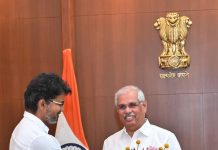 Raj Bhavan से हरी झंडी: एक्टर Vijay होंगे तमिलनाडु के CM, कल शपथ संभव तमिलनाडु में 'VIjay' युग का आरंभ! : राज्यपाल को 118 विधायकों का समर्थन पत्र सौंपा, सरकार बनाने की मंजूरी मिली… Pic Credit : TOI