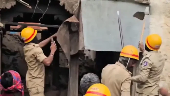 विजयपुरा में सोते परिवार पर गिरी छत... | Image Source: (स्क्रीनग्रैब: PTI)