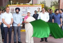 दिल्ली की मुख्यमंत्री रेखा गुप्ता ने जारी किया हीट एक्शन प्लान 13 मोबाइल हीट रिलीफ यूनिट्स को हरी झंडी दिखाकर रवाना...Pic Credit : Rekha Gupta Facebook Page