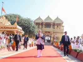 भारत पवित्र है, एकता की डोर से बंधा है : PM Modi PM ने विशेष संदेश में बताया, क्यों सदियों के विध्वंस के बाद भी नहीं मिटी भारतीय सभ्यता… Pic Credit : Narendra Modi/Facebook/File