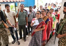 बंगाल में री-पोलिंग तेज: 3 बजे तक 72% से ज्यादा वोटिंग बंगाल में री-पोलिंग तेज... | Image Source: The CSR Journal