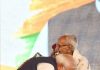 शपथ मंच पर भावुक लम्हा: Shyama Prasad के साथी का Modi ने किया वंदन नया बंगाल, पुरानी जड़ें: शपथ ग्रहण में दिखा राष्ट्रवाद का भावुक चेहरा…Pic Credit : narendramodi /Facebook