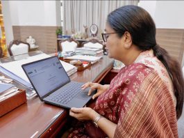 ‘सिर्फ डेटा नहीं, Delhi का भविष्य है Digital जनगणना’ : CM रेखा गुप्ता ने खुद फॉर्म भरकर किया आगाज Digital Census 2027: CM रेखा गुप्ता ने स्व-गणना पोर्टल के माध्यम से भागीदारी कर पेश की मिसाल…