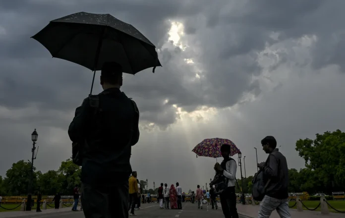गर्मी भी, बारिश भी! दिल्ली को मिलेगी राहत, लेकिन कई राज्यों में हीटवेव का कहर... | Image Source: India TV Hindi