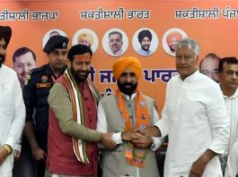 पंजाब में AAP को बड़ा झटका : CM मान के चचेरे भाई भाजपा में शामिल भाजपा ने पंजाब में साधा बड़ा निशाना : मुख्यमंत्री के चचेरे भाई ज्ञान सिंह लगातार रहे हैं सरकार के आलोचक… Pic Credit : livehindustan