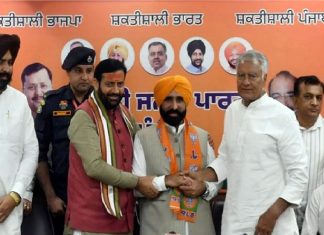 पंजाब में AAP को बड़ा झटका : CM मान के चचेरे भाई भाजपा में शामिल भाजपा ने पंजाब में साधा बड़ा निशाना : मुख्यमंत्री के चचेरे भाई ज्ञान सिंह लगातार रहे हैं सरकार के आलोचक… Pic Credit : livehindustan