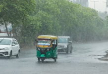 देशभर में बदलेगा मौसम का मिजाज: कहीं आंधी-बारिश तो कहीं लू का अलर्ट देशभर में कहीं आंधी-बारिश तो कहीं लू का अलर्ट... | Image Source: (ANI)