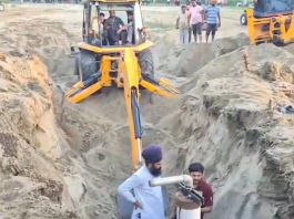 होशियारपुर के बोरवेल में गिरे चार वर्षीय बच्चे को करीब 9 घंटे बाद सुरक्षित निकाला गया 9 घंटे के बाद बोरवेल से बाहर आया गुरूकरण सिंह | photo source : news 18