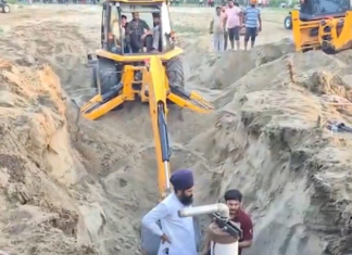 होशियारपुर के बोरवेल में गिरे चार वर्षीय बच्चे को करीब 9 घंटे बाद सुरक्षित निकाला गया 9 घंटे के बाद बोरवेल से बाहर आया गुरूकरण सिंह | photo source : news 18