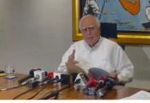 मतगणना से पहले टीएमसी को सुप्रीम कोर्ट से झटका, बीजेपी ने लगाया ‘ट्रस्ट डेफिसिट’ का आरोप चुनाव के बाद भी 45 दिन की CCTV footage को सुरक्षित रखे चुनाव आयोग... - Kapil Sibal