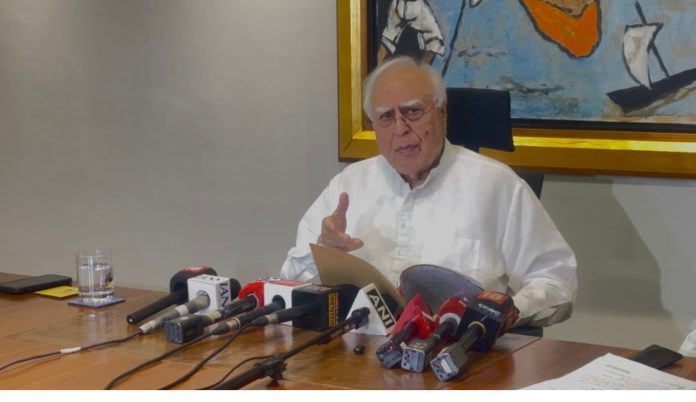 चुनाव के बाद भी 45 दिन की CCTV footage को सुरक्षित रखे चुनाव आयोग... - Kapil Sibal