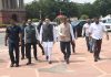 AAP से टूटकर BJP में गए सांसद राष्ट्रपति से मिले, बोले- “हमें किया जा रहा परेशान” Raghav Chadha और Sandeep Pathak ने अपने साथियों के साथ मंगलवार को Droupadi Murmu से मुलाकात की। | Photo Credit: Naveen Bansal