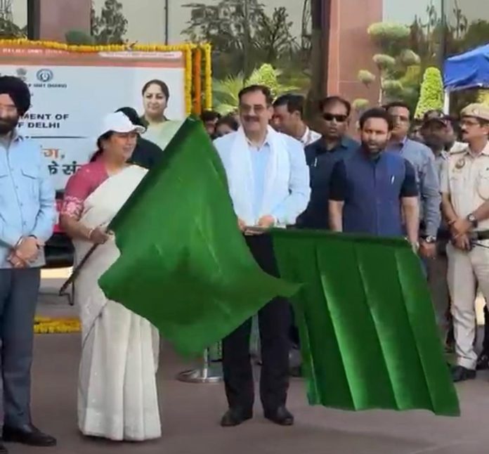 13 मोबाइल हीट रिलीफ यूनिट्स को हरी झंडी दिखाकर रवाना ।