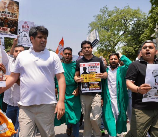 NEET बवाल पर सड़कों पर उतरी युवा कांग्रेस, शिक्षा मंत्री के इस्तीफे की मांग तेज