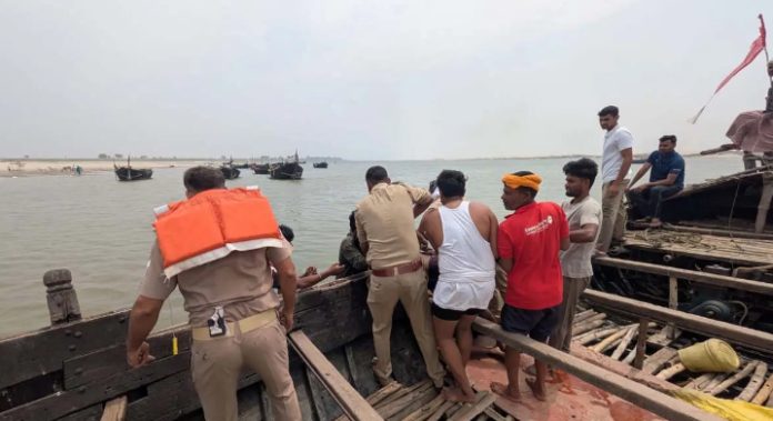3 जिले, 3 हादसे : सबसे हृदयविदारक घटना बलिया जिले के शिवरामपुर घाट पर हुई, जहां एक मुंडन संस्कार की खुशियां मातम में बदल गईं…