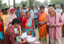 Bengal में केंद्रीय बलों के साये में Re-polling : 11 बजे तक ही 37% Voting धांधली के आरोपों के बाद कड़ा पहरा, मगराहाट और डायमंड हार्बर में भारी वोटिंग...Pic Credit : mathrubhumi english