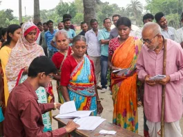 Bengal में केंद्रीय बलों के साये में Re-polling : 11 बजे तक ही 37% Voting धांधली के आरोपों के बाद कड़ा पहरा, मगराहाट और डायमंड हार्बर में भारी वोटिंग...Pic Credit : mathrubhumi english