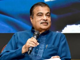 Bengal में अब ‘विकास’ का नया सवेरा: Gadkari ने दी ऐतिहासिक जीत की बधाई डॉ. श्यामा प्रसाद मुखर्जी के सपनों का बंगाल: दशकों के संघर्ष के बाद खिला 'कमल', अब विकास की बारी…: नितिन गडकरी Pic Credit : PTI/File