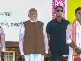 PM Modi के सानिध्य में हिमंत का ‘राजतिलक’: गुवाहाटी में गूंजा शपथ का शंखनाद! मोदी-शाह की मौजूदगी में सरमा ने रचा इतिहास; 102 सीटों के प्रचंड जनादेश के साथ असम में एनडीए की 'विजयी हैट्रिक' का आगाज…. Photo | PTI
