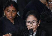 WB हिंसा के खिलाफ Mamta की हुंकार: खुद जिरह करने पहुंचीं High Court न्याय की दहलीज पर ममता: चुनावी हिंसा के खिलाफ खुद संभाली कानूनी कमान… Photo: ANI/File
