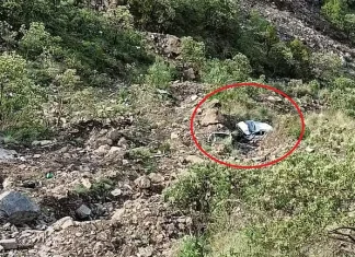 हिमाचल में दर्दनाक हादसा: खाई में गिरी कार, गुजरात के 6 पर्यटकों की मौत हिमाचल में दर्दनाक हादसा... | Image Source: नवजीवन