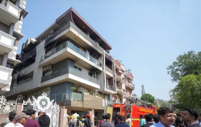 विवेक विहार में मौत का तांडव, 9 जिंदगियां राख : अग्निकांड में लापरवाही की परतें खुलने लगी हैं; बंद निकासी द्वारों और सुरक्षा मानकों की अनदेखी ने ली लोगों की जान…