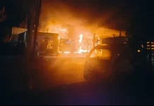 पेट्रोल पंप पर आग का तांडव, धमाकों से दहला राजगढ़ मध्यप्रदेश के राजगढ़ जिले में एक पेट्रोल पंप भीषण आग लगने से 12 लोग झुलसे... | Image Source: Jagran