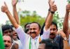 वीडी सतीशन होंगे केरल के नए CM Kerala New CM: केरल में मुख्यमंत्री के तौर पर कांग्रेस ने वीडी सतीशन के नाम का ऐलान कर दिया है. पिछले पांच सालों में सतीशन ने लेफ्ट फ्रंट के खिलाफ जमकर विधानसभा चुनाव प्रचार किया था…Pic Credit :PTI
