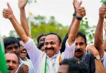वीडी सतीशन होंगे केरल के नए CM Kerala New CM: केरल में मुख्यमंत्री के तौर पर कांग्रेस ने वीडी सतीशन के नाम का ऐलान कर दिया है. पिछले पांच सालों में सतीशन ने लेफ्ट फ्रंट के खिलाफ जमकर विधानसभा चुनाव प्रचार किया था…Pic Credit :PTI
