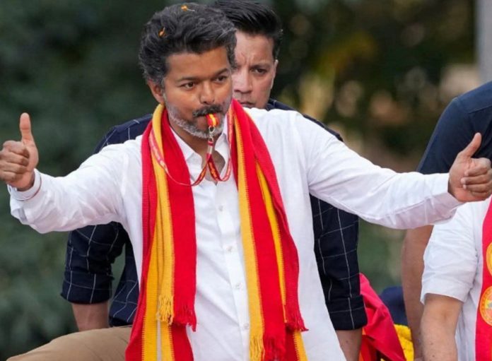 तमिलनाडु की राजनीति में एक अभिनेता से राजनेता बने विजय का यह उदय न केवल सत्ता परिवर्तन है, बल्कि एक नए राजनीतिक समीकरण की शुरुआत भी...Pic Credit : socialmedia