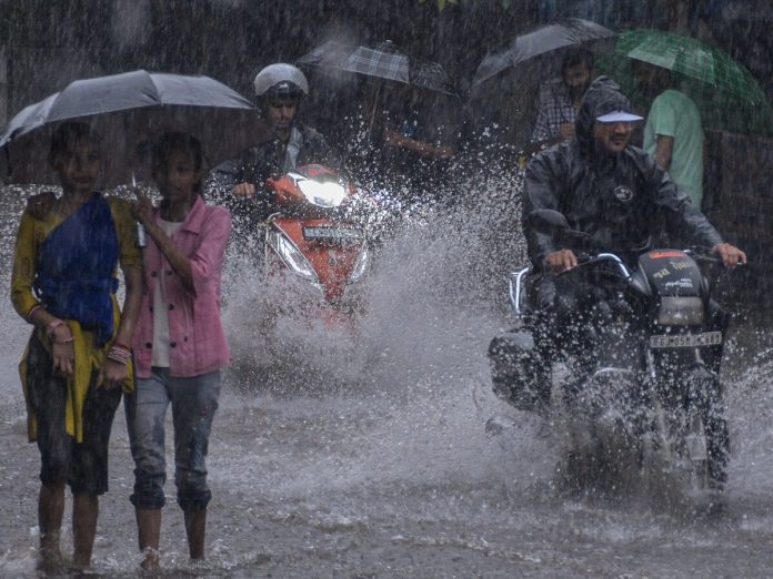 Rajasthan में मौसम का यू-टर्न... | Image Source: Hindustan Hindi News