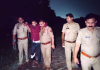 इनामी गोकश से पुलिस की मुठभेड़, पैर में गोली लगते ही दबोचा गया बदमाश इनामी गोकश को पैर में गोली मारकर पुलिस ने दबोचा। | Image Source: अमर उजाला